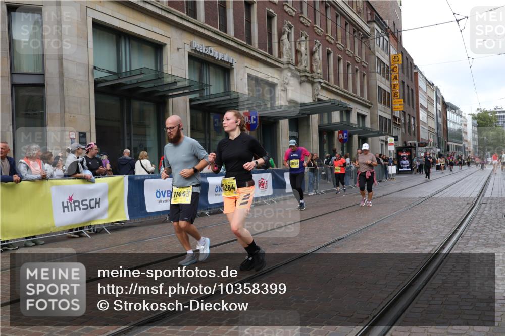 13.09.2026 - 21. swb-Marathon Bremen Strokosch-Dieckow http://msf.ph/oto/10358399 13.09.2026 11:18:35 Ziel 10005, 10202, 10264, 10344, 10524, 10568, 11443, 11629, 11794, 12090, 12422, 10176, 10192, 10194, 10535, 10600, 10651, 10895, 10899, 10997, 12371, 12561 meine-sportfotos.de