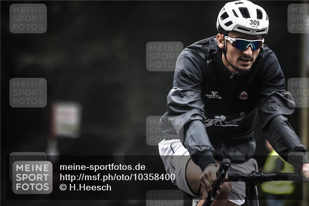 13.09.2026 - Stadtparktriathlon H.Heesch http://msf.ph/oto/10358400 13.09.2026 09:54:30 Radfahren 223, 298, 309 meine-sportfotos.de