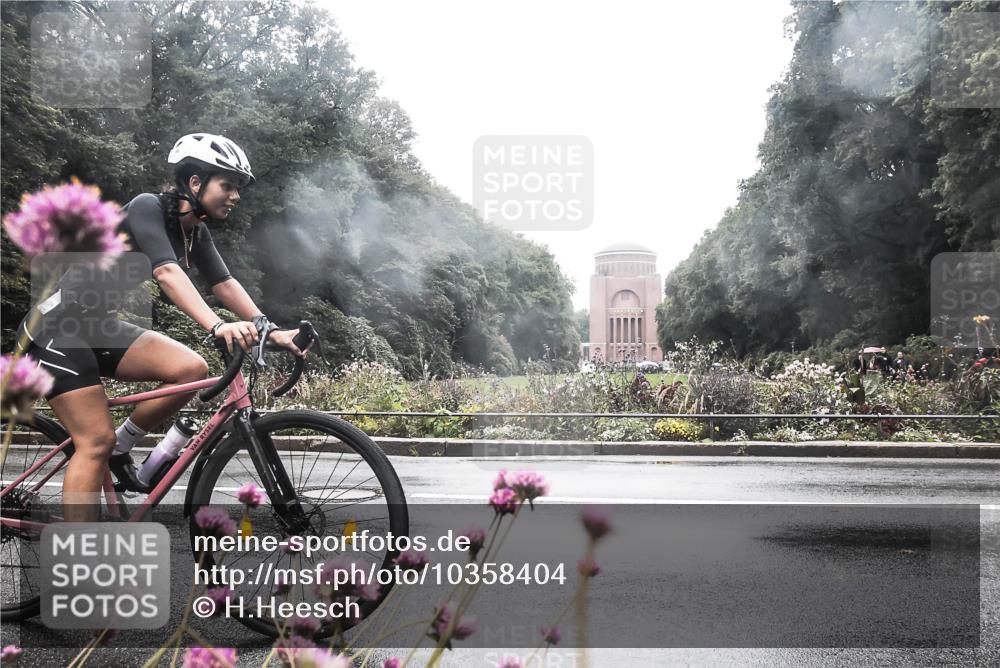 13.09.2026 - Stadtparktriathlon H.Heesch http://msf.ph/oto/10358404 13.09.2026 13:18:57 Radfahren 1243, 1314, 1392, 1442 meine-sportfotos.de