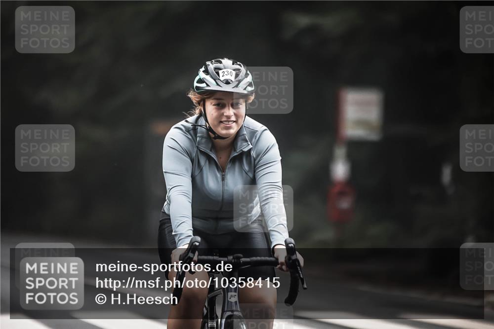 13.09.2026 - Stadtparktriathlon H.Heesch http://msf.ph/oto/10358415 13.09.2026 09:54:40 Radfahren 230, 334 meine-sportfotos.de