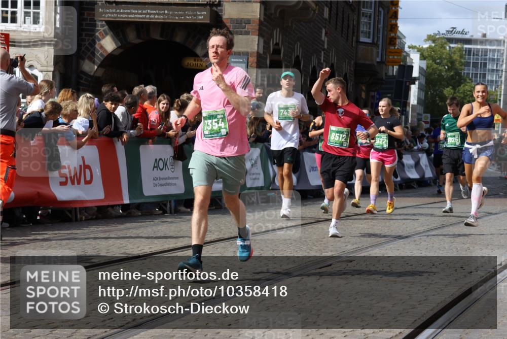 13.09.2026 - 21. swb-Marathon Bremen Strokosch-Dieckow http://msf.ph/oto/10358418 13.09.2026 13:33:53 Ziel 930, 2405, 2872, 2960, 3201, 3562, 3761, 4052, 4219, 4490, 4543, 5560, 5660, 5726, 5861, 5862, 6256, 6421, 6538, 6597, 6777, 6808, 6844, 6882, 6997, 7523, 7633, 7652, 7863, 8093, 8177, 8501, 8599, 8602, 8691, 9206, 9390, 9508, 9883, 10114, 13078, 1364, 1656, 2355, 2727, 3162, 3389, 3522, 3790, 3984, 4613, 5341, 5563, 6090, 6151, 6509, 6623, 7047, 7303, 7431, 7897, 7988, 8025, 8641, 8910, 13118 meine-sportfotos.de