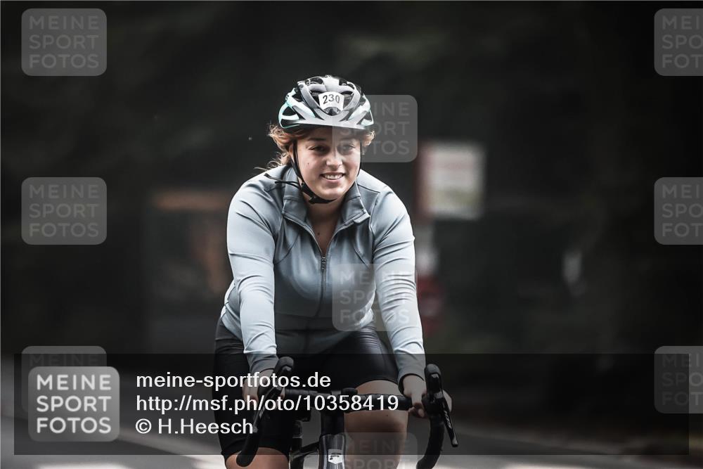 13.09.2026 - Stadtparktriathlon H.Heesch http://msf.ph/oto/10358419 13.09.2026 09:54:40 Radfahren 230, 334 meine-sportfotos.de