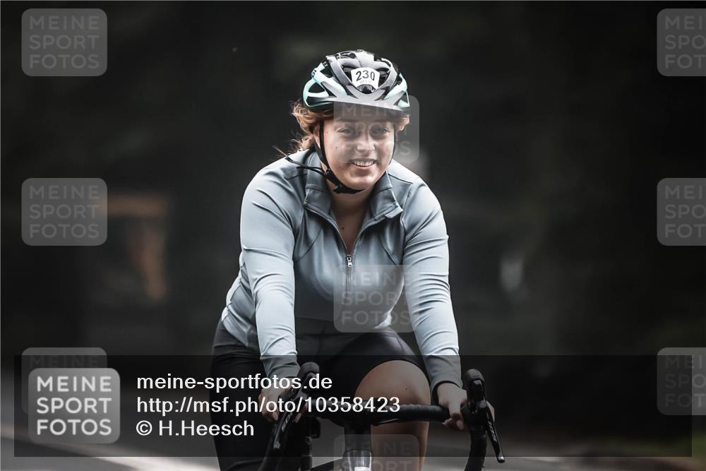 13.09.2026 - Stadtparktriathlon H.Heesch http://msf.ph/oto/10358423 13.09.2026 09:54:40 Radfahren 230, 334 meine-sportfotos.de