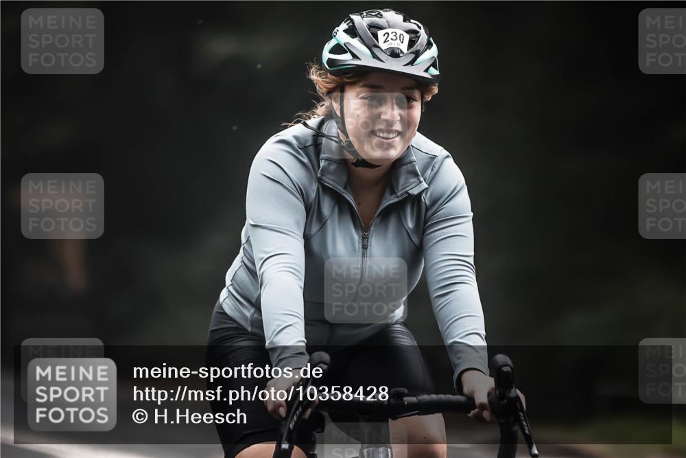 13.09.2026 - Stadtparktriathlon H.Heesch http://msf.ph/oto/10358428 13.09.2026 09:54:40 Radfahren 230, 334 meine-sportfotos.de