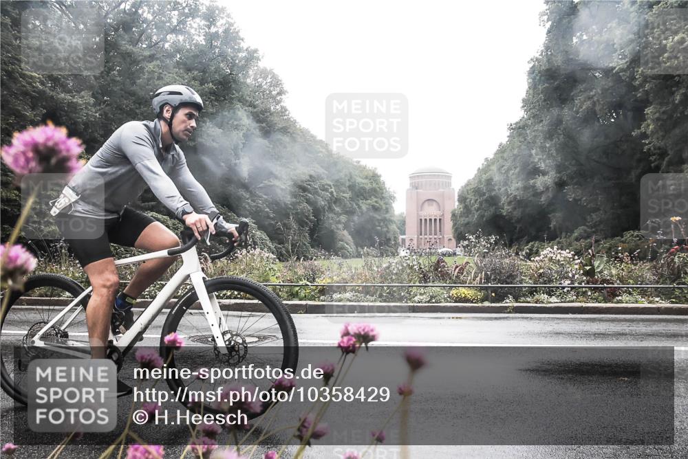 13.09.2026 - Stadtparktriathlon H.Heesch http://msf.ph/oto/10358429 13.09.2026 13:19:07 Radfahren 1212, 1326, 1338 meine-sportfotos.de