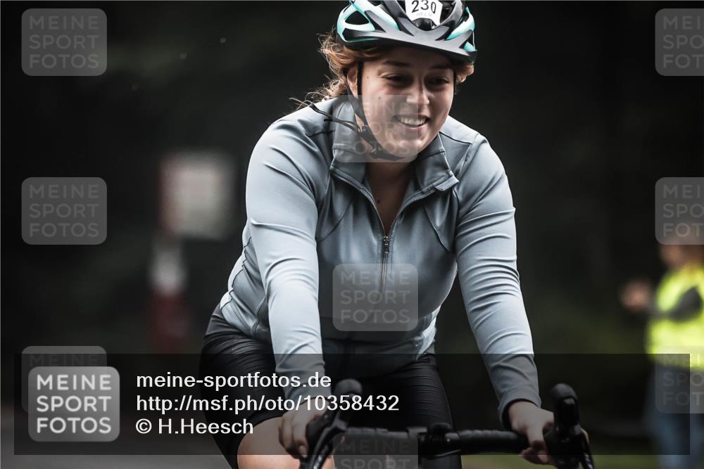 13.09.2026 - Stadtparktriathlon H.Heesch http://msf.ph/oto/10358432 13.09.2026 09:54:40 Radfahren 230, 334 meine-sportfotos.de