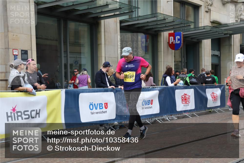 13.09.2026 - 21. swb-Marathon Bremen Strokosch-Dieckow http://msf.ph/oto/10358436 13.09.2026 11:18:36 Ziel 10005, 10202, 10264, 10344, 10524, 10568, 11443, 11629, 11794, 12090, 12422, 10176, 10194, 10535, 10600, 10651, 10895, 10899, 10997, 12371, 12561 meine-sportfotos.de