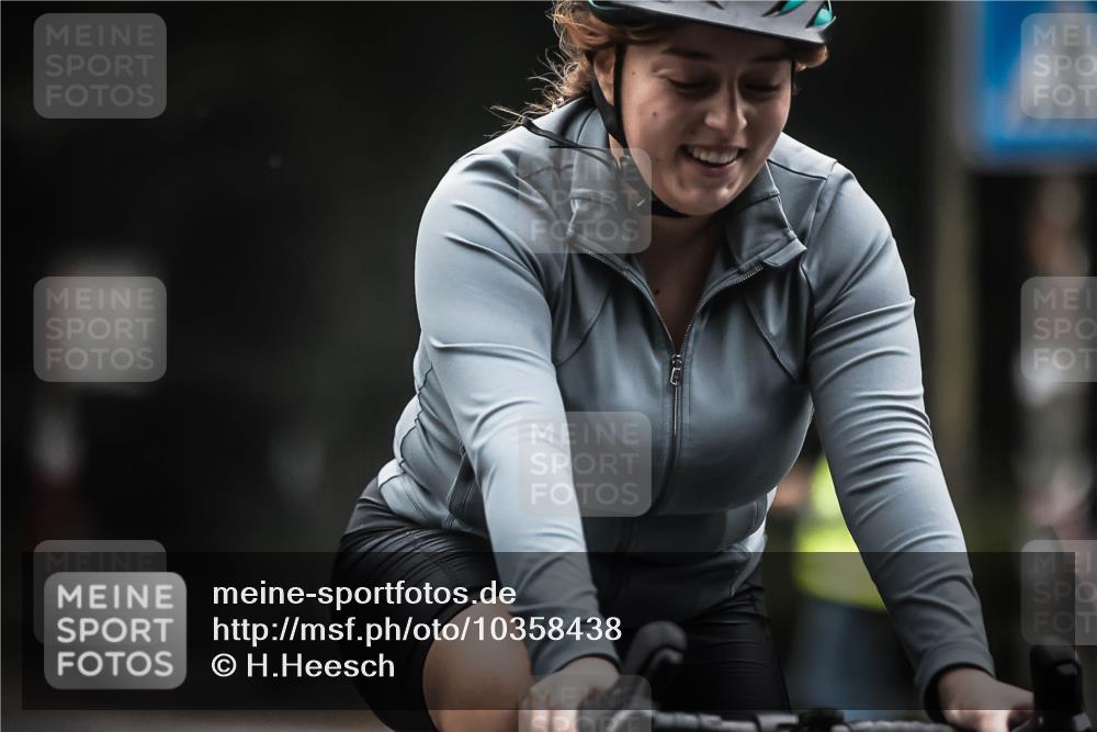 13.09.2026 - Stadtparktriathlon H.Heesch http://msf.ph/oto/10358438 13.09.2026 09:54:40 Radfahren 230, 334 meine-sportfotos.de