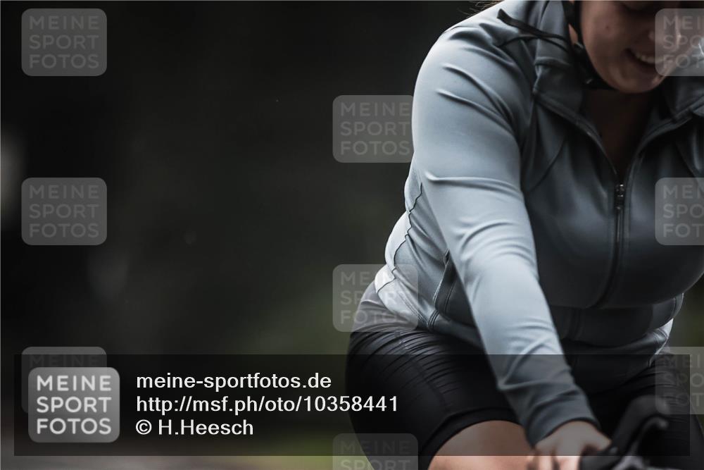 13.09.2026 - Stadtparktriathlon H.Heesch http://msf.ph/oto/10358441 13.09.2026 09:54:40 Radfahren 230, 334 meine-sportfotos.de