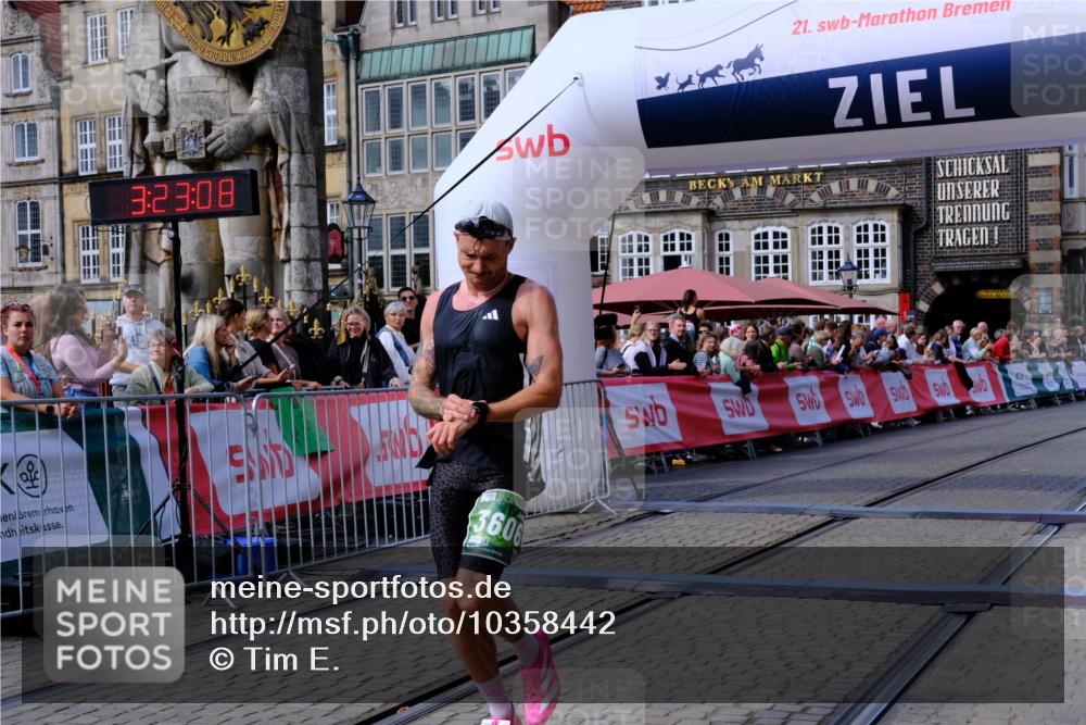 13.09.2026 - 21. swb-Marathon Bremen Tim E. http://msf.ph/oto/10358442 13.09.2026 12:53:56 Ziel 272, 1089, 1168, 1606, 2352, 3080, 3606 meine-sportfotos.de