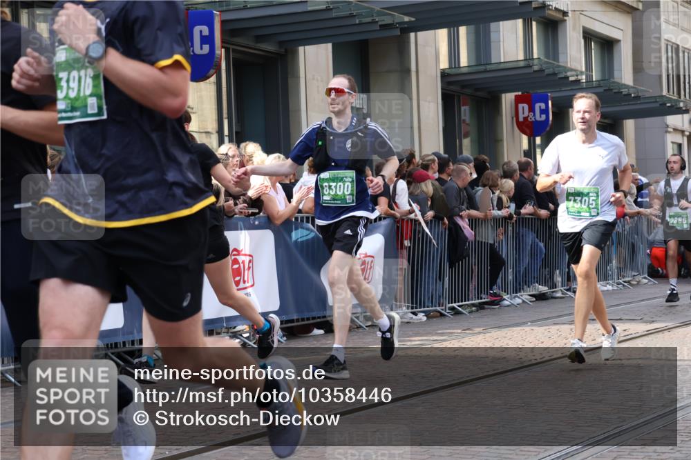 13.09.2026 - 21. swb-Marathon Bremen Strokosch-Dieckow http://msf.ph/oto/10358446 13.09.2026 13:35:01 Ziel 536, 1150, 2003, 2041, 2090, 2318, 2356, 2366, 2492, 2625, 2866, 3055, 3063, 3311, 3621, 3916, 4062, 4635, 4985, 5016, 6315, 6320, 6391, 6418, 6750, 6837, 7285, 7305, 7377, 7657, 7703, 7998, 8300, 8328, 8401, 8530, 8773, 8915, 9017, 9216, 9526, 9527, 9845, 9887, 489, 1210, 1967, 2413, 2430, 2525, 2561, 2755, 3181, 3217, 3353, 3380, 3765, 3768, 3842, 4487, 5125, 5415, 5647, 5684, 6085, 6391, 6403, 6627, 6655, 6756, 7123, 7405, 7750, 8515 meine-sportfotos.de