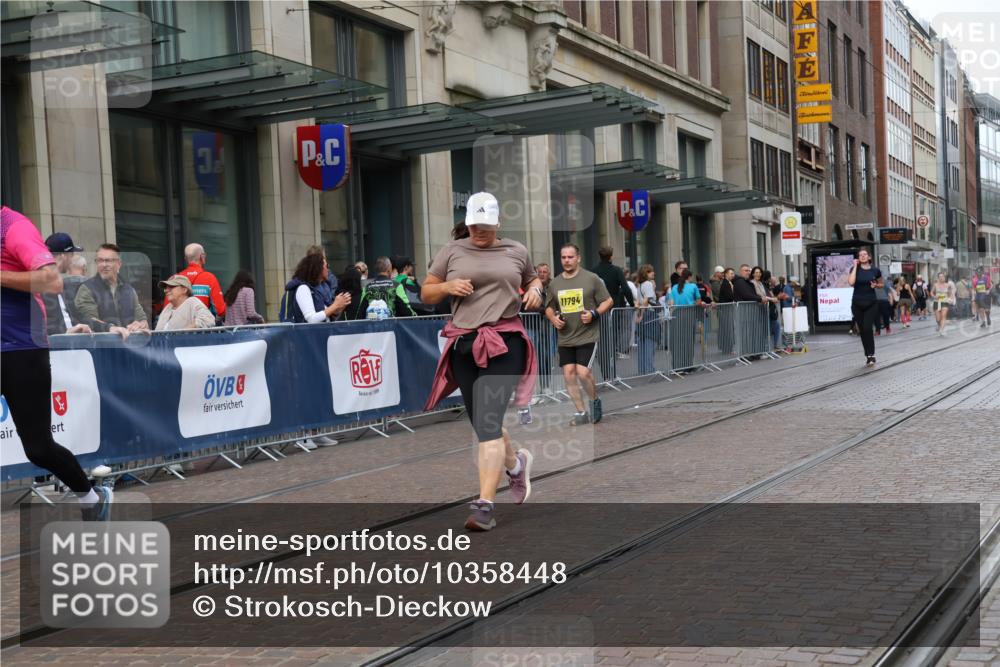 13.09.2026 - 21. swb-Marathon Bremen Strokosch-Dieckow http://msf.ph/oto/10358448 13.09.2026 11:18:37 Ziel 10005, 10202, 10264, 10344, 10524, 10568, 11443, 11629, 11794, 12090, 12422, 10176, 10194, 10535, 10600, 10651, 10895, 10899, 10997, 12371, 12561 meine-sportfotos.de
