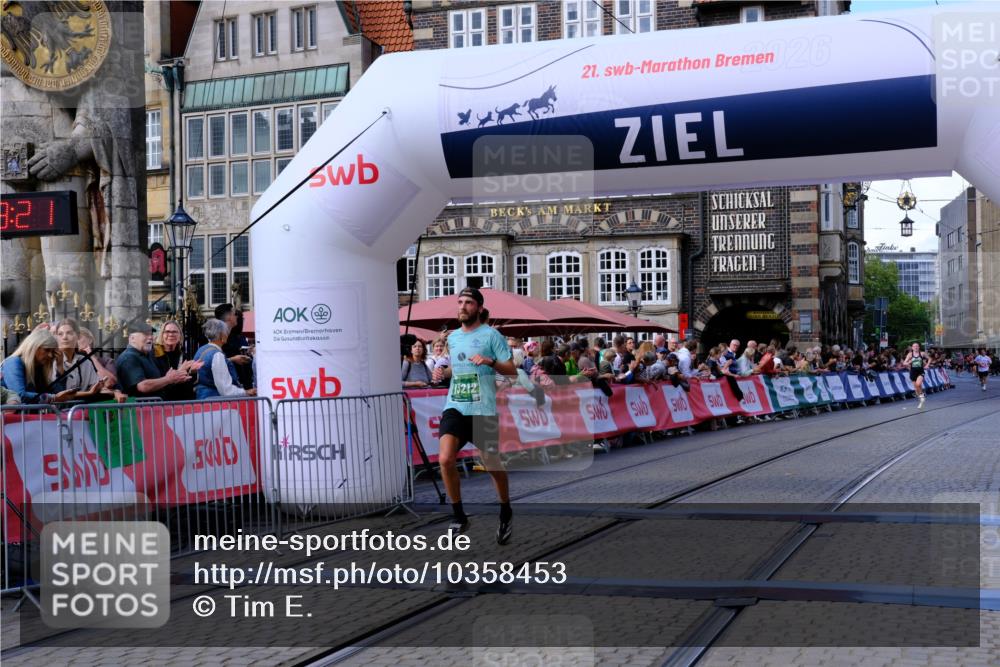 13.09.2026 - 21. swb-Marathon Bremen Tim E. http://msf.ph/oto/10358453 13.09.2026 12:54:10 Ziel 272, 5160, 13212 meine-sportfotos.de