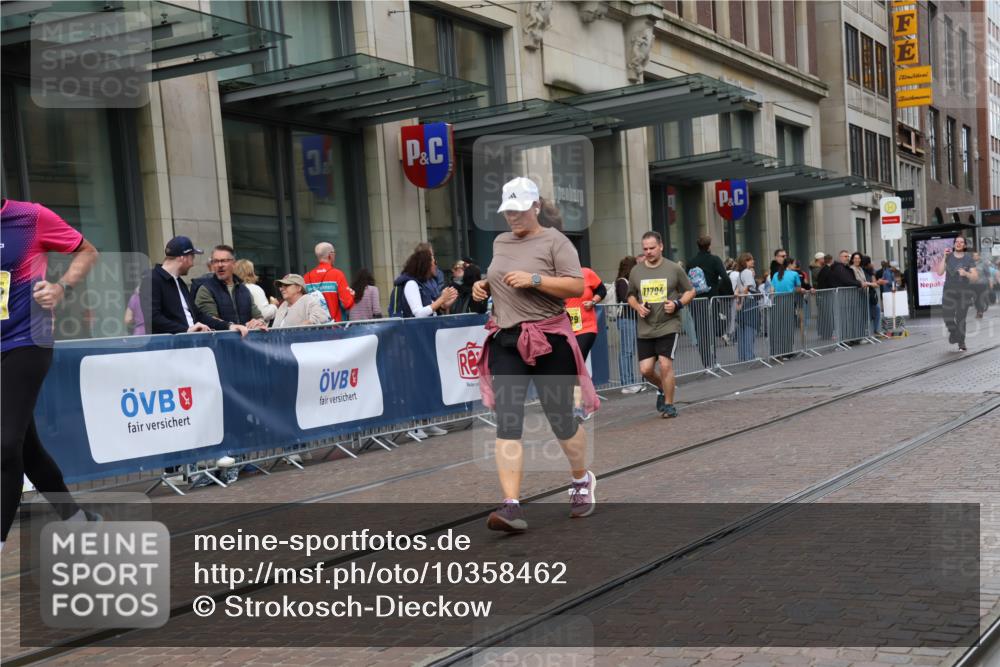 13.09.2026 - 21. swb-Marathon Bremen Strokosch-Dieckow http://msf.ph/oto/10358462 13.09.2026 11:18:37 Ziel 10005, 10202, 10264, 10344, 10524, 10568, 11443, 11629, 11794, 12090, 12422, 10176, 10194, 10535, 10600, 10651, 10895, 10899, 10997, 12371, 12561 meine-sportfotos.de