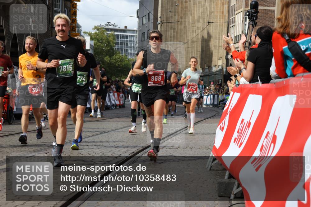 13.09.2026 - 21. swb-Marathon Bremen Strokosch-Dieckow http://msf.ph/oto/10358483 13.09.2026 13:37:48 Ziel 270, 391, 448, 869, 3323, 3627, 3804, 3823, 4155, 4300, 4433, 4628, 5388, 5612, 5738, 5791, 6804, 6911, 7003, 7074, 7571, 8380, 8439, 8553, 8674, 8748, 8753, 9441, 10062, 10106, 549, 1851, 2336, 2342, 2699, 3207, 3316, 3657, 3707, 4066, 4394, 4675, 4902, 4942, 6001, 6083, 7594, 7815, 7894, 8138, 8173, 8204, 8264, 8440, 8450, 8920, 8972, 9097, 9481, 9774, 13228 meine-sportfotos.de