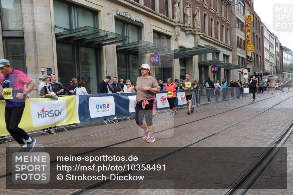 13.09.2026 - 21. swb-Marathon Bremen Strokosch-Dieckow http://msf.ph/oto/10358491 13.09.2026 11:18:38 Ziel 10005, 10202, 10264, 10344, 10524, 10568, 11443, 11629, 11794, 12090, 12422, 10176, 10194, 10535, 10600, 10651, 10895, 10899, 10997, 12371, 12422, 12561 meine-sportfotos.de
