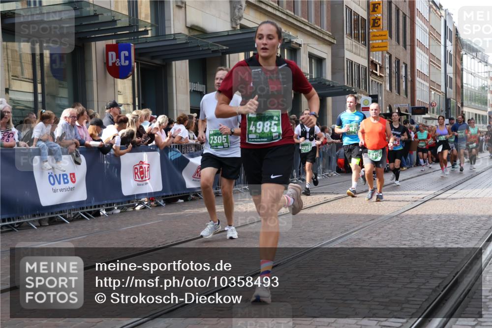 13.09.2026 - 21. swb-Marathon Bremen Strokosch-Dieckow http://msf.ph/oto/10358493 13.09.2026 13:35:02 Ziel 536, 1150, 2003, 2041, 2090, 2318, 2356, 2366, 2492, 2625, 2866, 3055, 3063, 3311, 3621, 3916, 4062, 4635, 4985, 5016, 6315, 6320, 6418, 6750, 6837, 7285, 7305, 7377, 7657, 7703, 7998, 8300, 8328, 8401, 8530, 8773, 8915, 9017, 9216, 9526, 9527, 9845, 9887, 489, 1210, 1967, 2413, 2430, 2525, 2561, 2755, 3181, 3217, 3353, 3380, 3765, 3768, 3842, 4487, 5125, 5415, 5647, 5684, 6085, 6391, 6403, 6627, 6655, 6756, 7123, 7405, 7750, 8515 meine-sportfotos.de