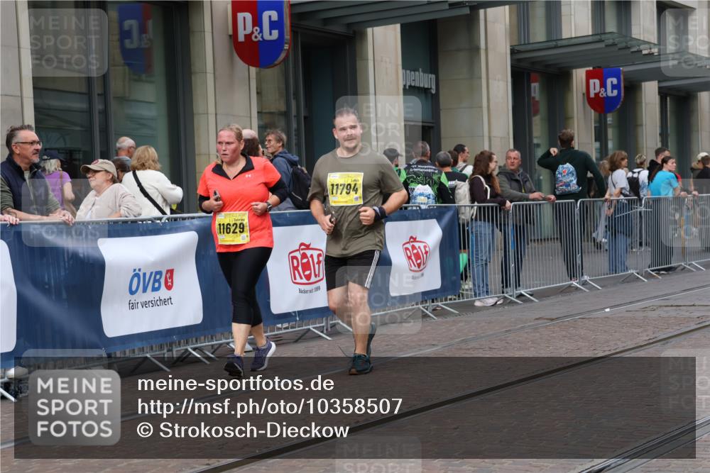 13.09.2026 - 21. swb-Marathon Bremen Strokosch-Dieckow http://msf.ph/oto/10358507 13.09.2026 11:18:39 Ziel 10005, 10202, 10264, 10344, 10524, 10568, 11443, 11629, 11794, 12090, 10176, 10194, 10535, 10600, 10651, 10895, 10899, 10997, 12371, 12422, 12561 meine-sportfotos.de