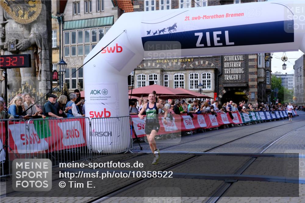 13.09.2026 - 21. swb-Marathon Bremen Tim E. http://msf.ph/oto/10358522 13.09.2026 12:54:16 Ziel 5160, 6112, 13212 meine-sportfotos.de