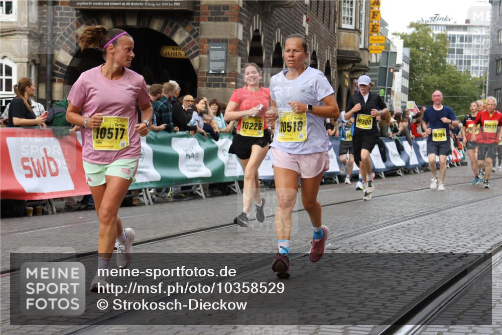 13.09.2026 - 21. swb-Marathon Bremen Strokosch-Dieckow http://msf.ph/oto/10358529 13.09.2026 10:57:33 Ziel 10166, 10517, 10518, 10578, 10687, 10700, 10772, 10969, 11236, 11292, 11484, 11609, 11667, 12263, 12382, 12383, 12400, 12411, 10460, 11153, 11245, 11532, 11568, 12222, 12228, 12264, 12555 meine-sportfotos.de