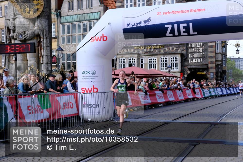 13.09.2026 - 21. swb-Marathon Bremen Tim E. http://msf.ph/oto/10358532 13.09.2026 12:54:16 Ziel 5160, 6112, 13212 meine-sportfotos.de