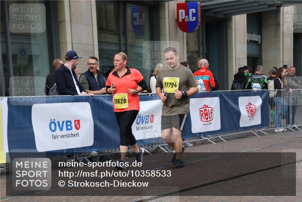 13.09.2026 - 21. swb-Marathon Bremen Strokosch-Dieckow http://msf.ph/oto/10358533 13.09.2026 11:18:39 Ziel 10005, 10202, 10264, 10344, 10524, 10568, 11443, 11629, 11794, 12090, 10176, 10194, 10535, 10600, 10651, 10895, 10899, 10997, 12371, 12422, 12561 meine-sportfotos.de