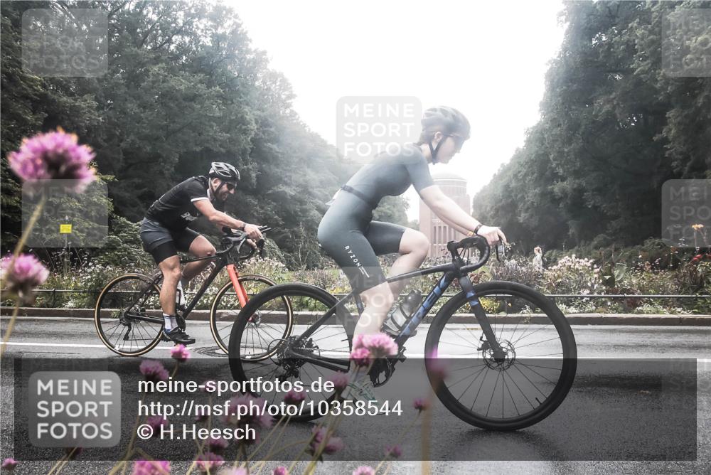 13.09.2026 - Stadtparktriathlon H.Heesch http://msf.ph/oto/10358544 13.09.2026 13:20:39 Radfahren 1293, 1322, 1333, 1401, 1430, 1505 meine-sportfotos.de