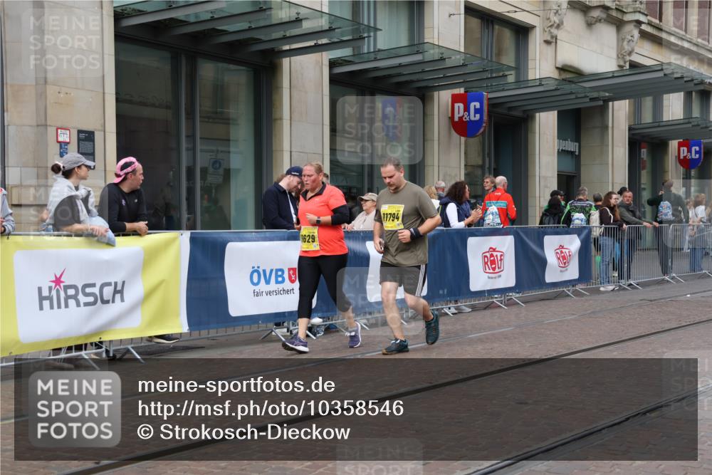 13.09.2026 - 21. swb-Marathon Bremen Strokosch-Dieckow http://msf.ph/oto/10358546 13.09.2026 11:18:40 Ziel 10005, 10202, 10264, 10344, 10524, 10568, 11443, 11629, 11794, 12090, 10176, 10194, 10535, 10600, 10651, 10895, 10899, 10997, 12371, 12422, 12561 meine-sportfotos.de