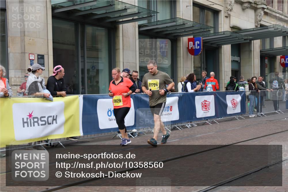 13.09.2026 - 21. swb-Marathon Bremen Strokosch-Dieckow http://msf.ph/oto/10358560 13.09.2026 11:18:40 Ziel 10005, 10202, 10264, 10344, 10524, 10568, 11443, 11629, 11794, 12090, 10176, 10194, 10535, 10600, 10651, 10895, 10899, 10997, 12371, 12422, 12561 meine-sportfotos.de