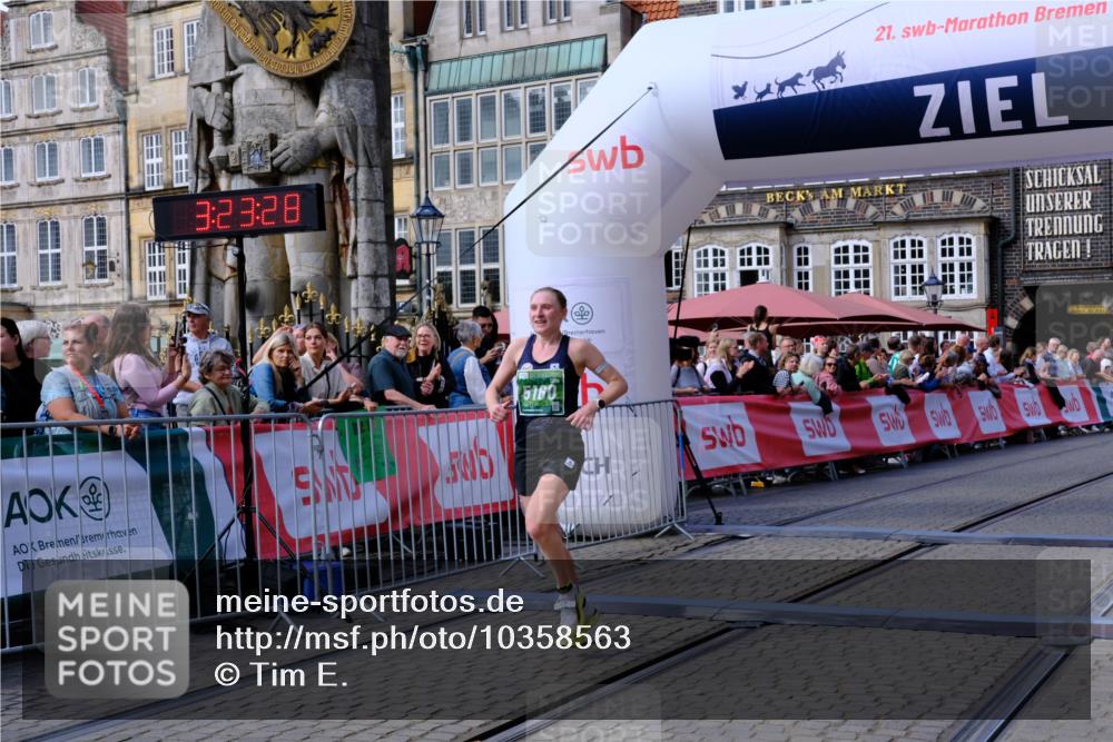 13.09.2026 - 21. swb-Marathon Bremen Tim E. http://msf.ph/oto/10358563 13.09.2026 12:54:17 Ziel 5160, 6112, 9617, 13212 meine-sportfotos.de