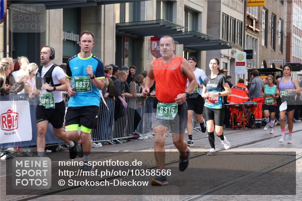 13.09.2026 - 21. swb-Marathon Bremen Strokosch-Dieckow http://msf.ph/oto/10358566 13.09.2026 13:35:04 Ziel 536, 1150, 2003, 2041, 2090, 2318, 2356, 2366, 2625, 2866, 3055, 3311, 3621, 3916, 4062, 4326, 4635, 4985, 5016, 5661, 6315, 6320, 6418, 6750, 6837, 7285, 7305, 7377, 7657, 7703, 7998, 8300, 8328, 8401, 8530, 8773, 8915, 9017, 9526, 9527, 9845, 9887, 489, 1210, 2413, 2430, 2492, 2525, 2561, 2755, 3063, 3181, 3217, 3353, 3380, 3768, 3842, 4487, 5125, 5415, 5647, 5684, 6085, 6391, 6403, 6627, 6655, 6756, 7123, 7405, 7750, 8515, 9017 meine-sportfotos.de