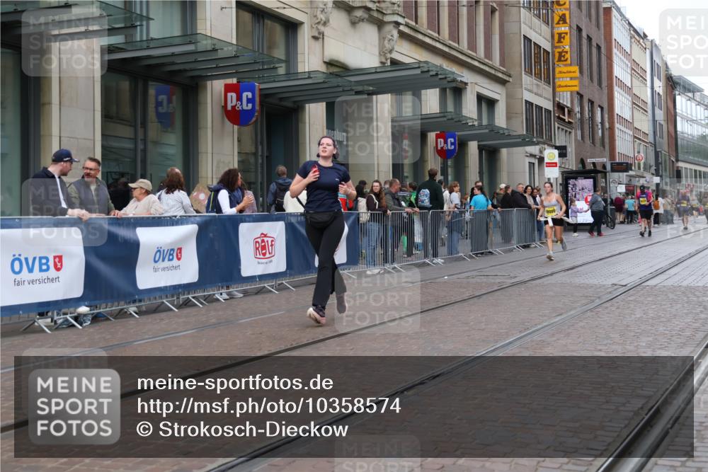 13.09.2026 - 21. swb-Marathon Bremen Strokosch-Dieckow http://msf.ph/oto/10358574 13.09.2026 11:18:43 Ziel 10005, 10202, 10344, 10524, 11629, 11794, 12090, 10176, 10194, 10264, 10535, 10568, 10600, 10895, 10899, 10997, 11443, 12371, 12422, 12561 meine-sportfotos.de