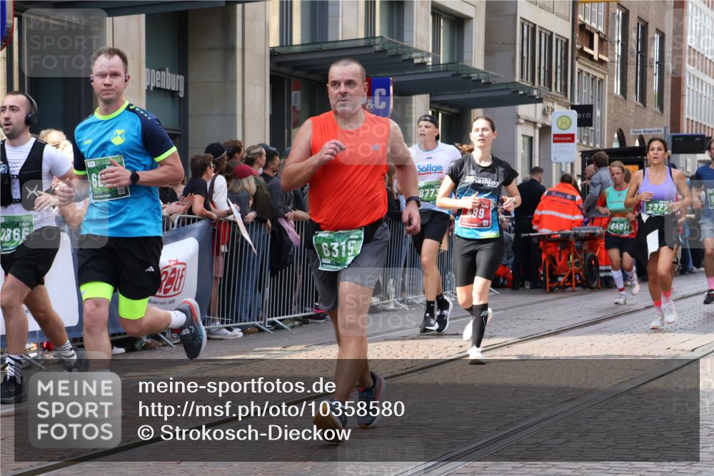 13.09.2026 - 21. swb-Marathon Bremen Strokosch-Dieckow http://msf.ph/oto/10358580 13.09.2026 13:35:04 Ziel 536, 1150, 2003, 2041, 2090, 2318, 2356, 2366, 2625, 2866, 3055, 3311, 3621, 3916, 4062, 4326, 4635, 4985, 5016, 5661, 6315, 6320, 6418, 6750, 6837, 7285, 7305, 7377, 7657, 7703, 7998, 8300, 8328, 8401, 8530, 8773, 8915, 9017, 9526, 9527, 9845, 9887, 489, 1210, 2413, 2430, 2492, 2525, 2561, 2755, 3063, 3181, 3217, 3353, 3380, 3768, 3842, 4487, 5125, 5415, 5647, 5684, 6085, 6391, 6403, 6627, 6655, 6756, 7123, 7405, 7750, 8515, 9017 meine-sportfotos.de