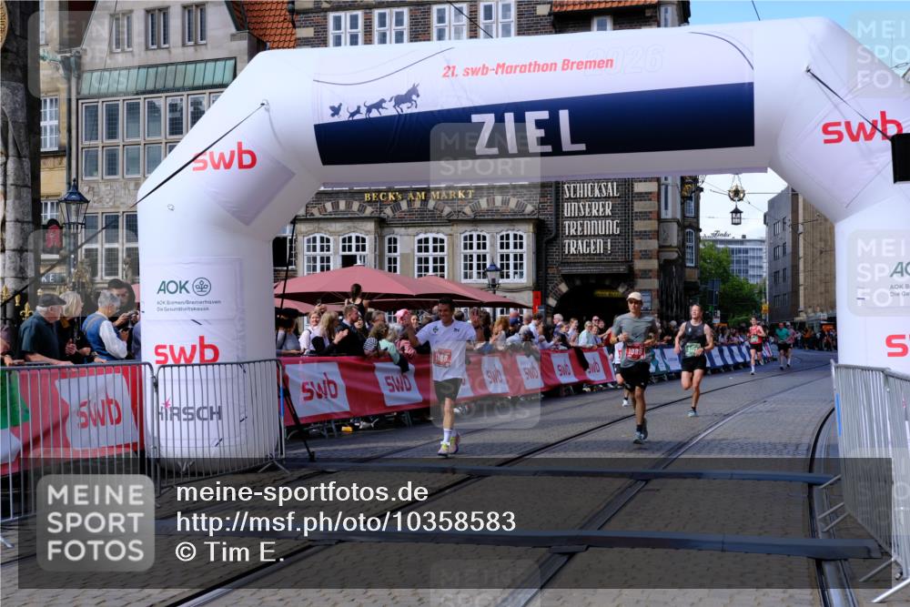 13.09.2026 - 21. swb-Marathon Bremen Tim E. http://msf.ph/oto/10358583 13.09.2026 12:54:24 Ziel 1256, 1629, 6112, 9399, 9617 meine-sportfotos.de