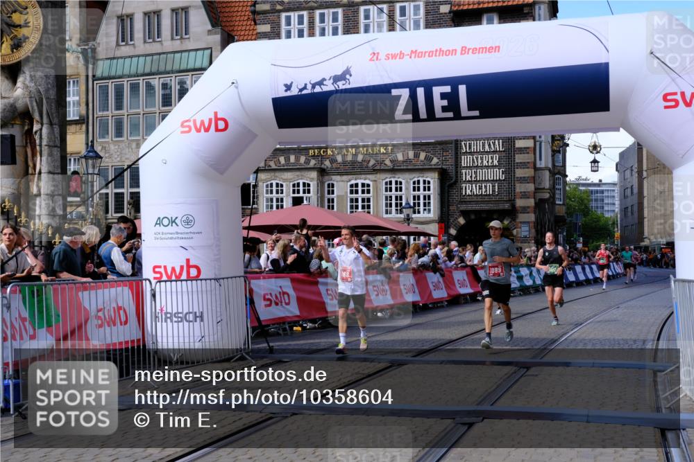 13.09.2026 - 21. swb-Marathon Bremen Tim E. http://msf.ph/oto/10358604 13.09.2026 12:54:24 Ziel 1256, 1629, 6112, 9399, 9617 meine-sportfotos.de