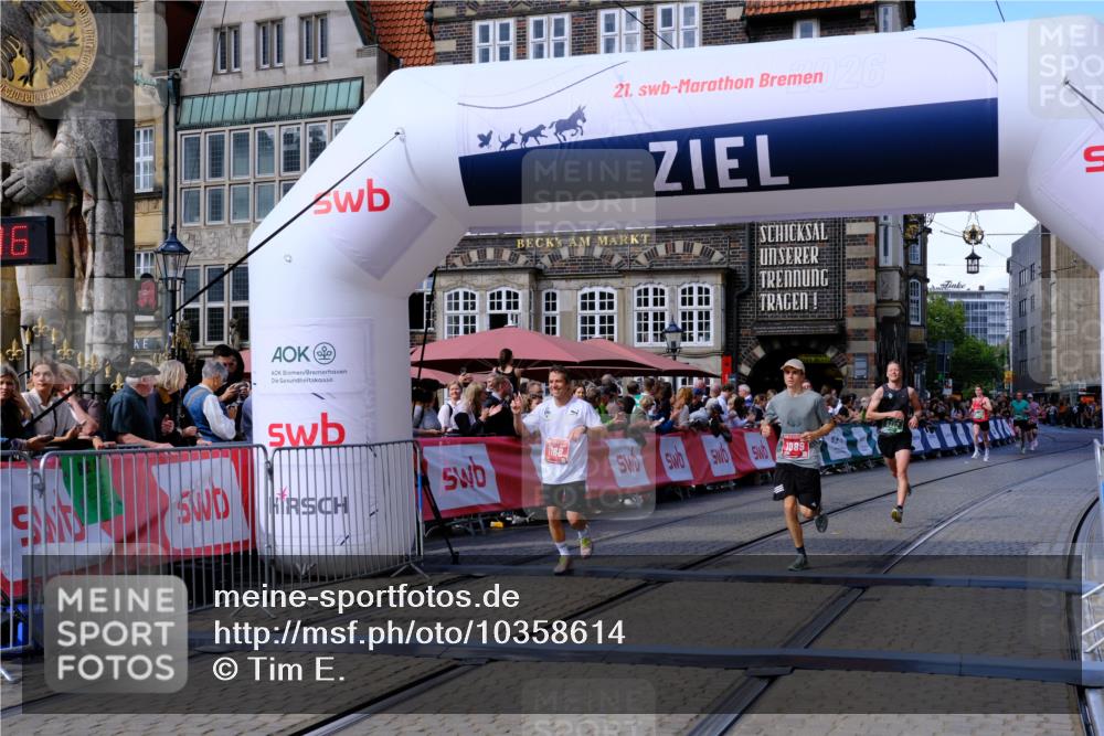 13.09.2026 - 21. swb-Marathon Bremen Tim E. http://msf.ph/oto/10358614 13.09.2026 12:54:24 Ziel 1256, 1629, 6112, 9399, 9617 meine-sportfotos.de