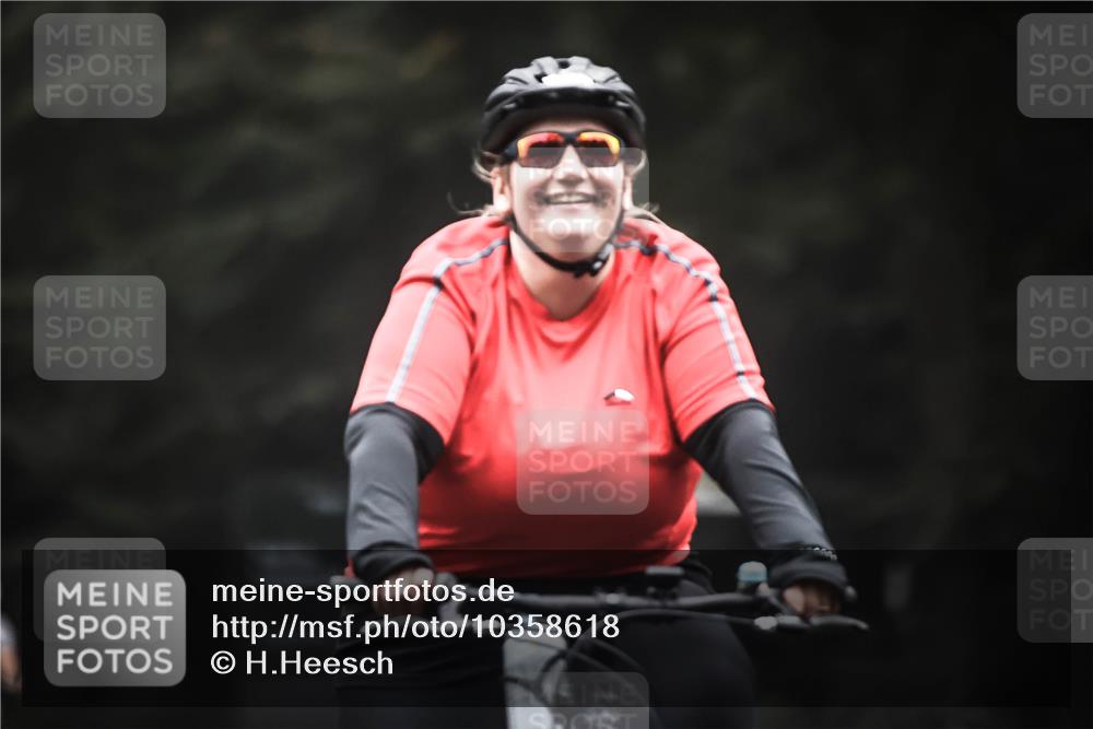 13.09.2026 - Stadtparktriathlon H.Heesch http://msf.ph/oto/10358618 13.09.2026 09:55:10 Radfahren 218, 250, 254, 268, 278, 303 meine-sportfotos.de
