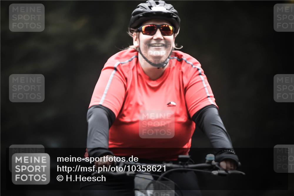 13.09.2026 - Stadtparktriathlon H.Heesch http://msf.ph/oto/10358621 13.09.2026 09:55:11 Radfahren 218, 250, 254, 268, 278, 303 meine-sportfotos.de