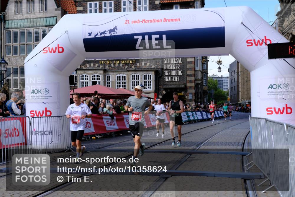 13.09.2026 - 21. swb-Marathon Bremen Tim E. http://msf.ph/oto/10358624 13.09.2026 12:54:25 Ziel 1256, 1629, 6112, 9399, 9617 meine-sportfotos.de
