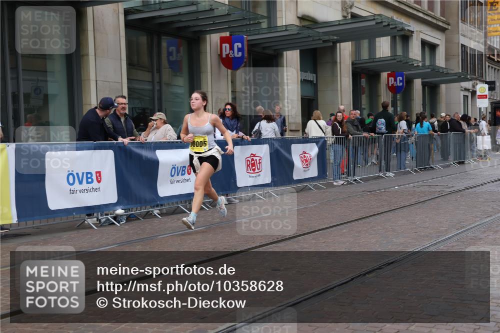13.09.2026 - 21. swb-Marathon Bremen Strokosch-Dieckow http://msf.ph/oto/10358628 13.09.2026 11:18:46 Ziel 10202, 10344, 10524, 11629, 11794, 12090, 12462, 10005, 10176, 10194, 10264, 10344, 10535, 10568, 10600, 10895, 10899, 10997, 11443, 12371, 12422, 12561 meine-sportfotos.de
