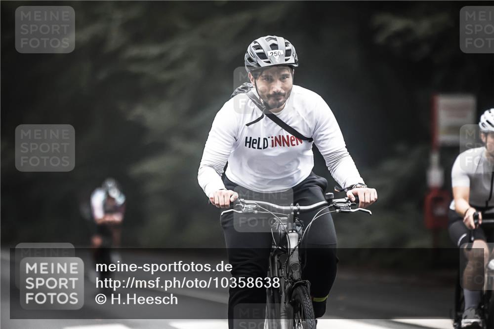 13.09.2026 - Stadtparktriathlon H.Heesch http://msf.ph/oto/10358638 13.09.2026 09:55:13 Radfahren 210, 218, 250, 254, 268, 278, 320 meine-sportfotos.de