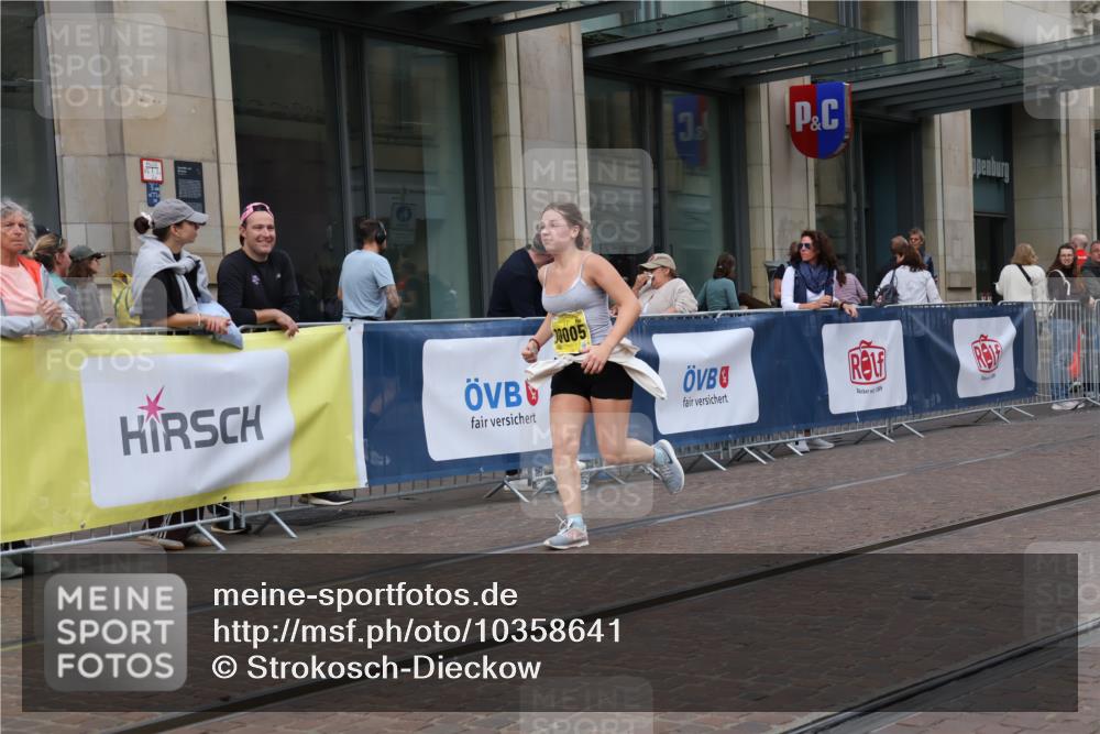 13.09.2026 - 21. swb-Marathon Bremen Strokosch-Dieckow http://msf.ph/oto/10358641 13.09.2026 11:18:47 Ziel 10202, 10524, 11629, 11794, 12090, 12462, 10005, 10176, 10194, 10264, 10344, 10568, 10600, 10899, 10997, 11443, 12371, 12422, 12561 meine-sportfotos.de