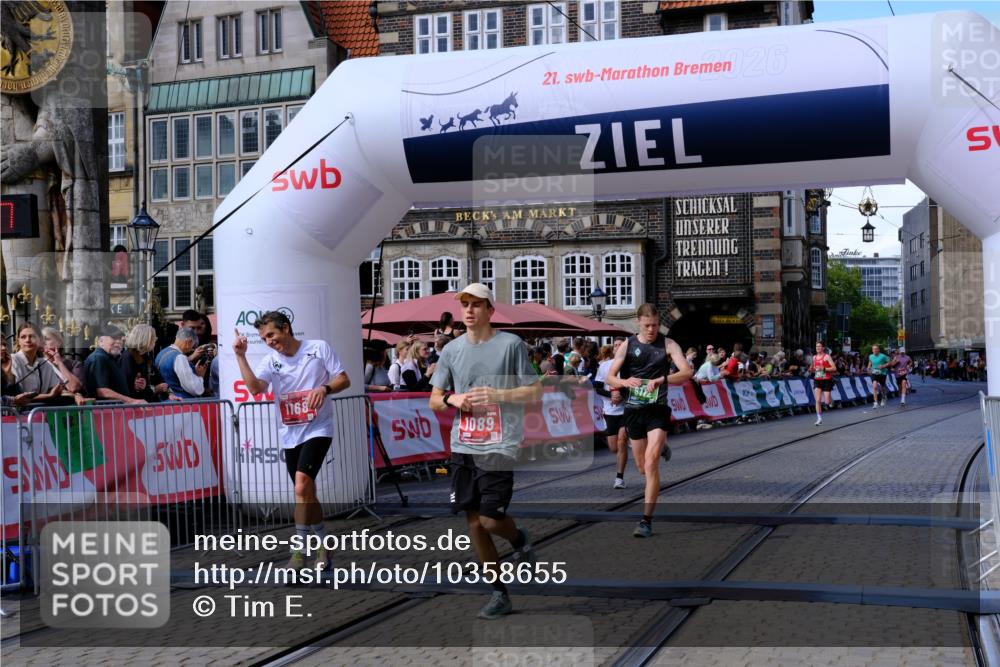 13.09.2026 - 21. swb-Marathon Bremen Tim E. http://msf.ph/oto/10358655 13.09.2026 12:54:26 Ziel 1256, 1629, 6112, 9399, 9617 meine-sportfotos.de