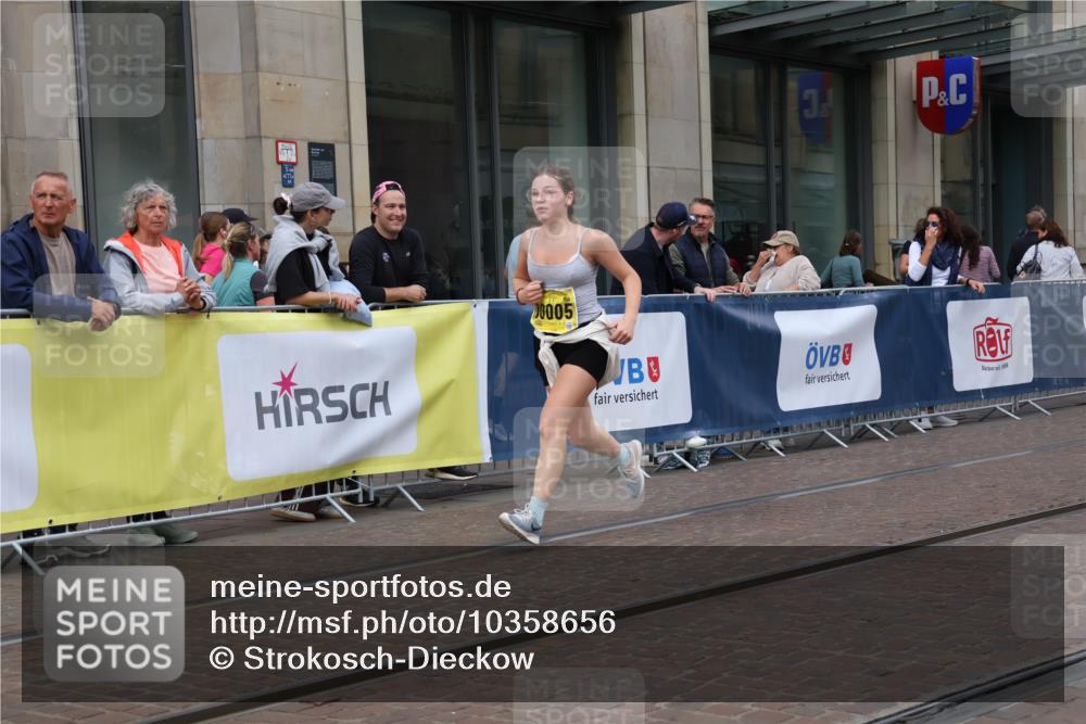 13.09.2026 - 21. swb-Marathon Bremen Strokosch-Dieckow http://msf.ph/oto/10358656 13.09.2026 11:18:47 Ziel 10202, 10524, 11629, 11794, 12090, 12462, 10005, 10176, 10194, 10264, 10344, 10568, 10600, 10899, 10997, 11443, 12371, 12422, 12561 meine-sportfotos.de