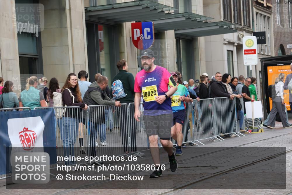 13.09.2026 - 21. swb-Marathon Bremen Strokosch-Dieckow http://msf.ph/oto/10358676 13.09.2026 11:18:55 Ziel 10629, 10933, 11050, 11760, 12224, 12462, 10005, 10202, 10264, 10344, 10524, 10568, 10997, 11443, 11629, 11794, 12090, 12371, 12422, 12561 meine-sportfotos.de