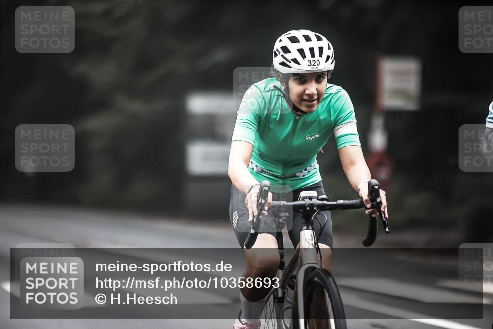 13.09.2026 - Stadtparktriathlon H.Heesch http://msf.ph/oto/10358693 13.09.2026 09:55:19 Radfahren 210, 218, 254, 281, 297, 320, 327, 338 meine-sportfotos.de