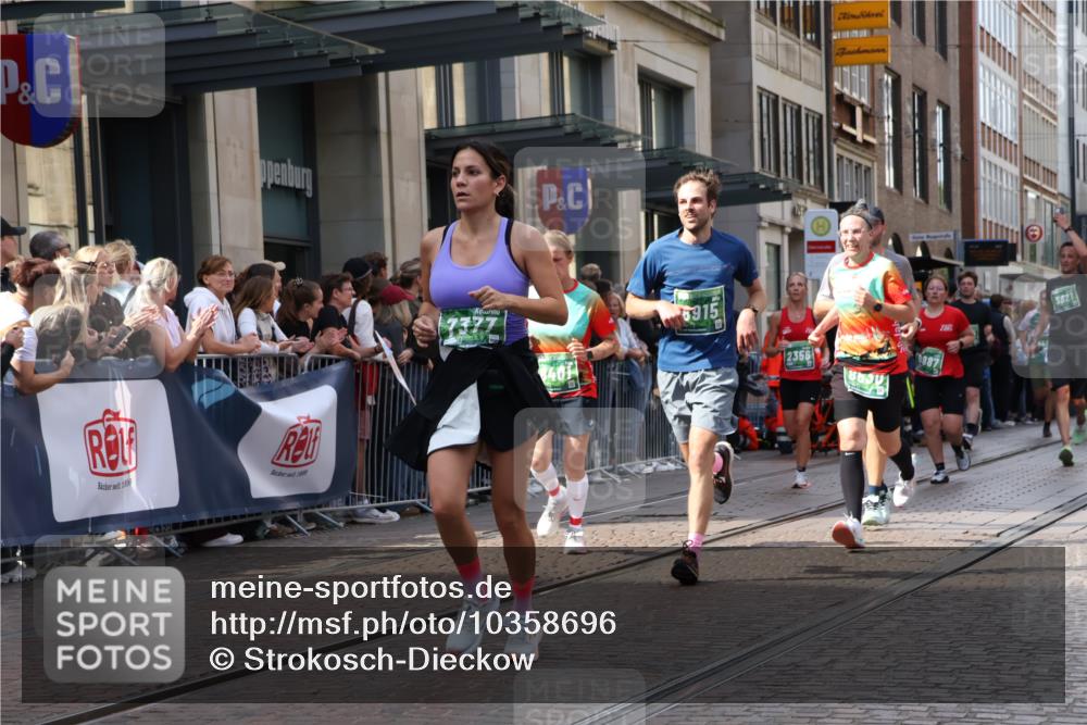 13.09.2026 - 21. swb-Marathon Bremen Strokosch-Dieckow http://msf.ph/oto/10358696 13.09.2026 13:35:07 Ziel 156, 536, 1150, 2003, 2041, 2090, 2318, 2356, 2625, 2866, 3055, 3311, 3621, 3916, 4062, 4326, 4635, 4985, 5016, 5661, 6315, 6320, 6418, 6465, 6466, 6750, 6837, 7285, 7305, 7377, 7597, 7700, 7703, 8300, 8401, 8530, 8773, 8915, 9526, 9527, 9845, 9887, 489, 536, 1210, 2366, 2413, 2430, 2492, 2525, 2561, 2755, 3063, 3181, 3217, 3353, 3380, 3768, 4487, 5125, 5415, 5647, 5684, 6085, 6391, 6403, 6627, 6655, 6750, 6756, 7123, 7405, 7657, 7750, 8515, 9017 meine-sportfotos.de