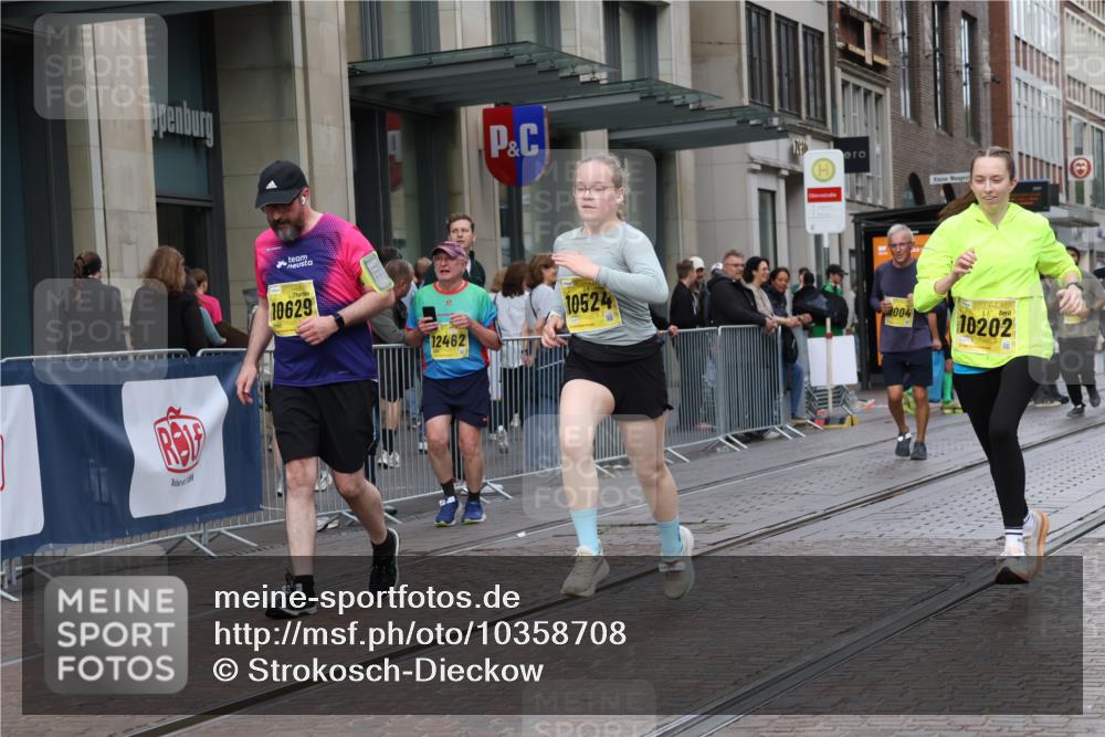 13.09.2026 - 21. swb-Marathon Bremen Strokosch-Dieckow http://msf.ph/oto/10358708 13.09.2026 11:18:57 Ziel 10629, 10933, 11050, 11760, 12224, 12462, 10005, 10202, 10264, 10344, 10524, 10568, 10997, 11443, 11629, 11794, 12090, 12371, 12422 meine-sportfotos.de