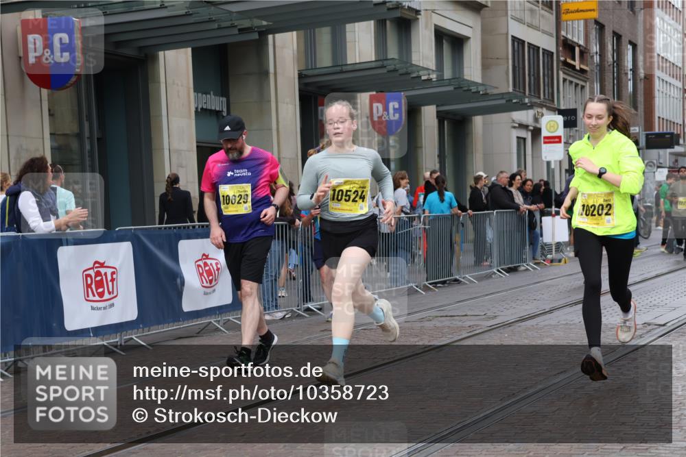 13.09.2026 - 21. swb-Marathon Bremen Strokosch-Dieckow http://msf.ph/oto/10358723 13.09.2026 11:18:57 Ziel 10629, 10933, 11050, 11760, 12224, 12462, 10005, 10202, 10264, 10344, 10524, 10568, 10997, 11443, 11629, 11794, 12090, 12371, 12422 meine-sportfotos.de