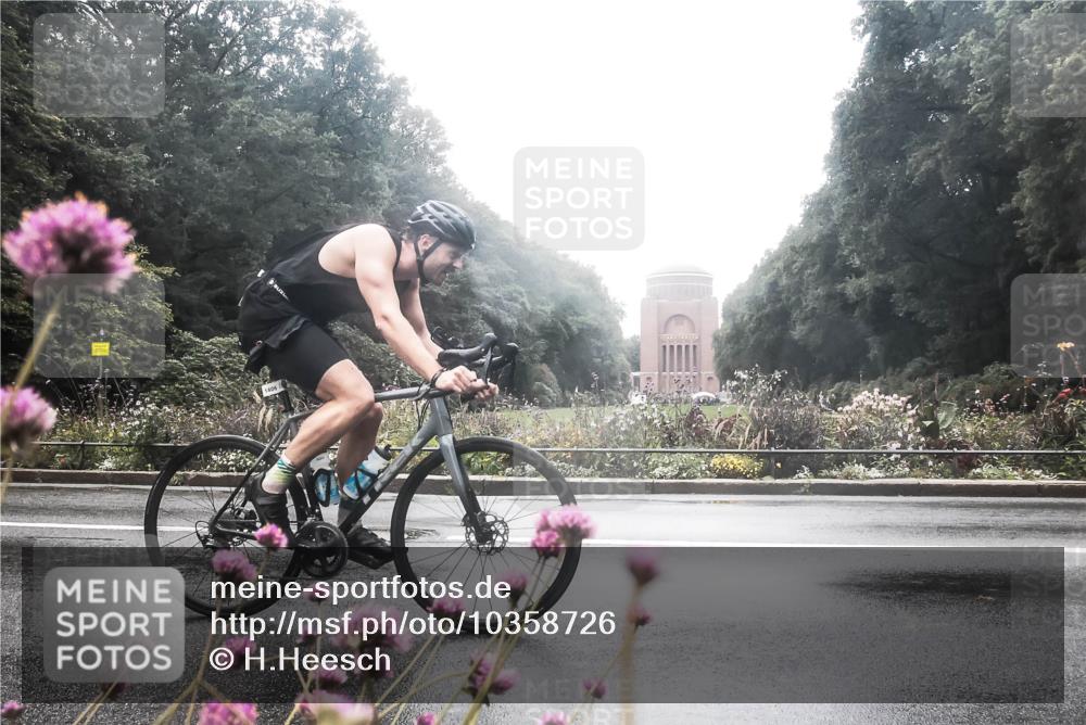 13.09.2026 - Stadtparktriathlon H.Heesch http://msf.ph/oto/10358726 13.09.2026 13:21:49 Radfahren 1385, 1406 meine-sportfotos.de